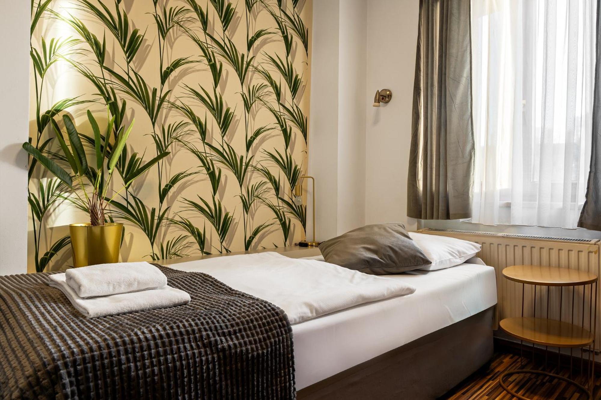 Great Polonia Dwarf Wroclaw Bed & Breakfast Exterior photo